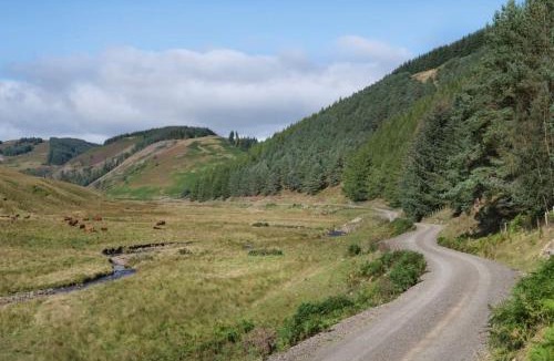 Selkirk House | Secluded Luxury Off-Grid Hideaway with Apartment