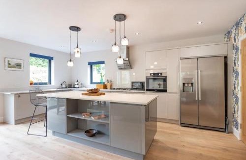 Selkirk House | Secluded Luxury Off-Grid Hideaway with Apartment