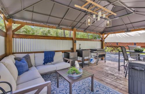 Montgomery House | Secluded Luxury Wagon with Pond, King Bed, Full Bath, Patio