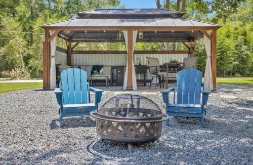 Montgomery House | Secluded Luxury Wagon with Pond, King Bed, Full Bath, Patio