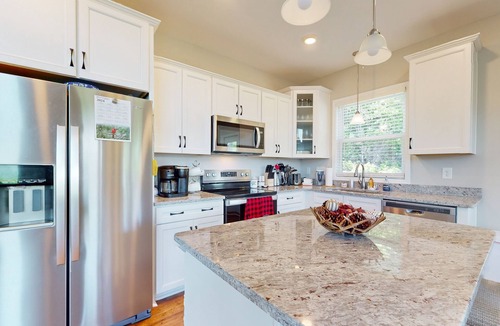 Lake Lure House | Secluded Mill Spring Retreat: Stunning Views, Luxury Amenities