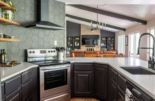 Bella Vista House | Secluded Mod Lodge - On Trail Near Waterfall - 2 King Suites!