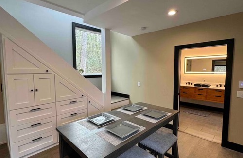 Eldred Cabin | Secluded modern cabin with hot tub