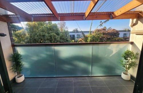 Parkdale House | Secluded Modern Comfort By The Coast