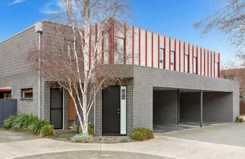 Parkdale House | Secluded Modern Comfort By The Coast