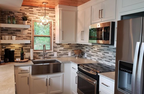Mid America House | Secluded Modern Mountain Getaway