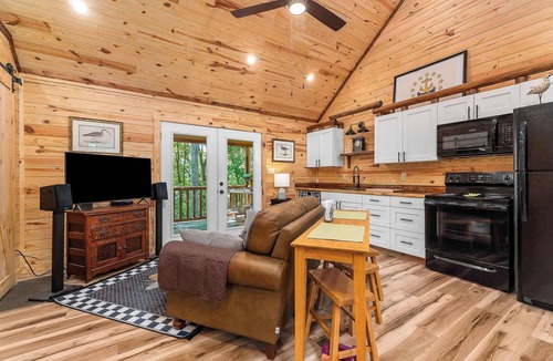 Smithville House | Secluded Mountain Cabin w/Fireplace & Deck