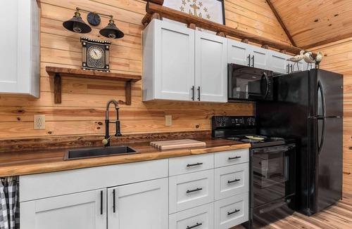 Smithville House | Secluded Mountain Cabin w/Fireplace & Deck