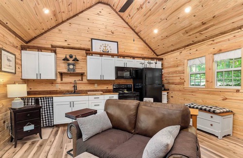 Smithville House | Secluded Mountain Cabin w/Fireplace & Deck