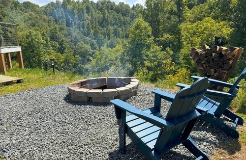 Bakersville House | Secluded, mountain- hot tub, firepit Ocean Blue