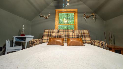 Bent Mountain House | Secluded Mountainside Cabin with Hot Tub