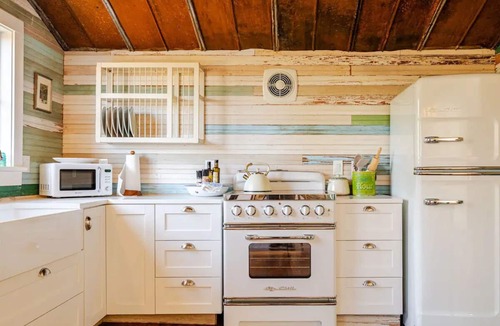 Danbury Cottage | Secluded Mountaintop Cottage on 10 Acres