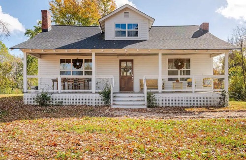 Danbury Cottage | Secluded Mountaintop Cottage on 10 Acres