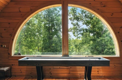 Ashland City Cabin | Secluded Nashville Luxury Lodge