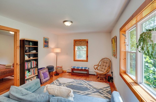 Mount Marion House | Secluded New York Abode w/ Fire Pit & Creek Access