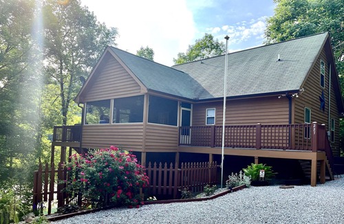 Flat Hollow Marina House | Secluded No Wake Cove - Private Covered Dock - Screened Porch - Kayaks - Netflix
