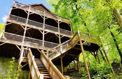 Lakeside Estates House | Secluded Norris Lake Waterfront Home with Dock - Seconds from Jumping Bridge!