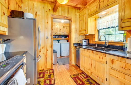 Oakland Cabin | Secluded Oakland Cabin w/Private Yard!