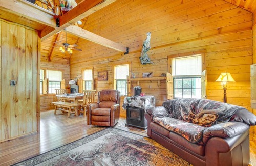 Oakland House | Secluded Oakland Cabin w/Private Yard!