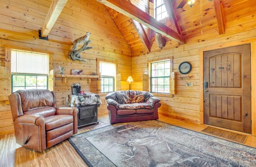 Oakland House | Secluded Oakland Cabin w/Private Yard!