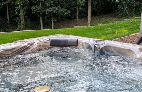 Poynette House | Secluded Oasis-Sauna+Hot Tub