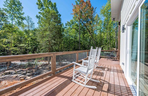 Bynum House | Secluded Oasis-Themed Treehouse Retreat