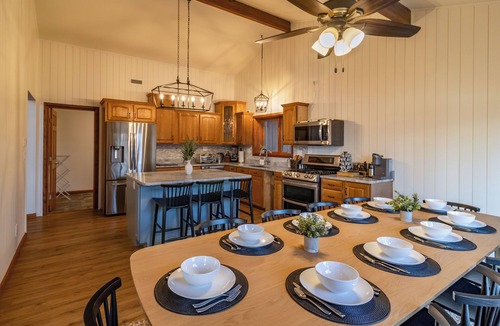 Hancock House | Secluded Oceanfront: Fire pit, Game Room, Hot tub