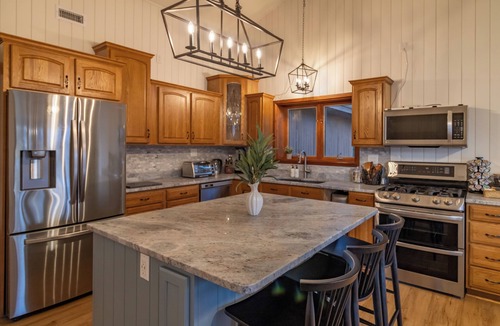 Hancock House | Secluded Oceanfront: Fire pit, Game Room, Hot tub