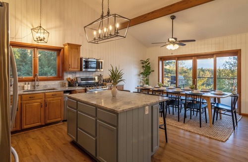 Hancock House | Secluded Oceanfront: Fire pit, Game Room, Hot tub