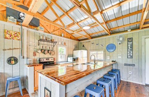 Livingston House | Secluded on 10 Acres: Livingston Getaway w/Sauna!