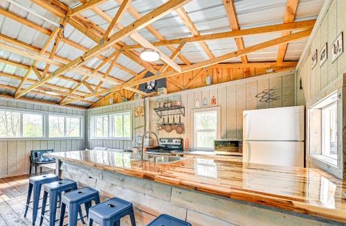 Livingston House | Secluded on 10 Acres: Livingston Getaway w/Sauna!