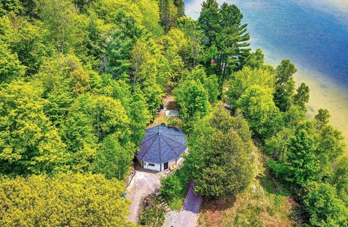 Wollaston House | Secluded Ontario Lakehouse | Starlink+Night Skies