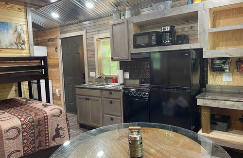 Eminence Cabin | Secluded Ozarks Bunk House at Old Desperado Ranch
