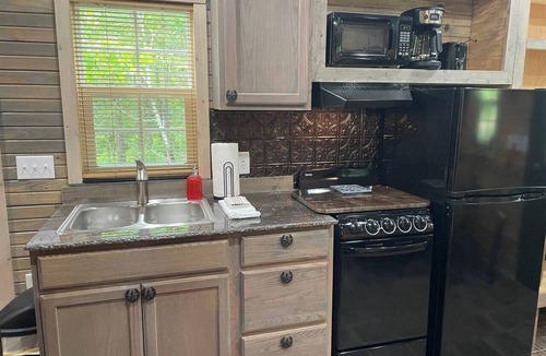 Eminence Cabin | Secluded Ozarks Bunk House at Old Desperado Ranch