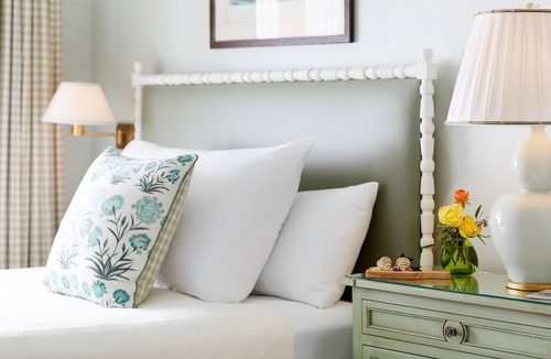 Lake Austin Village Hotel | Secluded Pampering at a Lakeside Lodge with Award-Winning Spa Treatments