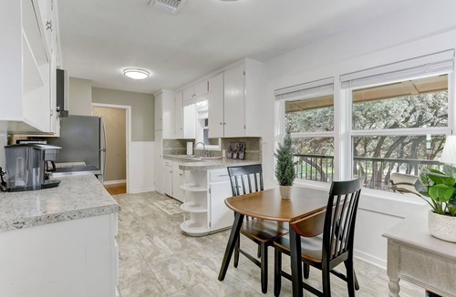 Austin House | Secluded Peaceful Cottage Near Downtown Austin and Lake Austin
