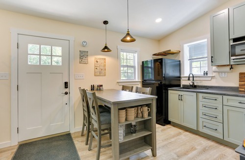 East Stroudsburg Cabin | Secluded Poconos Cabin: 75 Acres & Fire Pit!