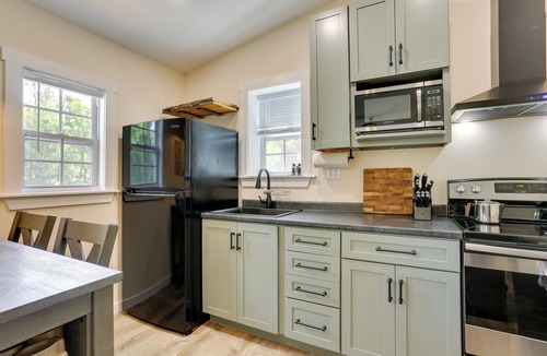 East Stroudsburg Cabin | Secluded Poconos Cabin: 75 Acres & Fire Pit!