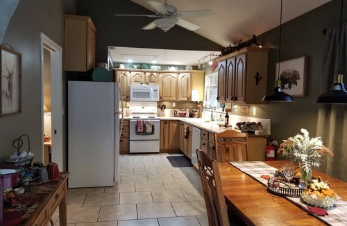 Milton-Freewater House | SECLUDED PRIVATE BEACH ON CREEK !