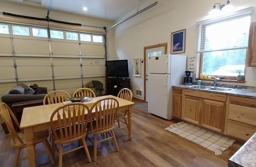 Priest River House | Secluded & Private Getaway