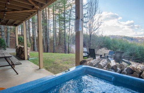 Crumpler House | Secluded & Private Retreat- Hot Tub, Fire Pit, Near New River State Park