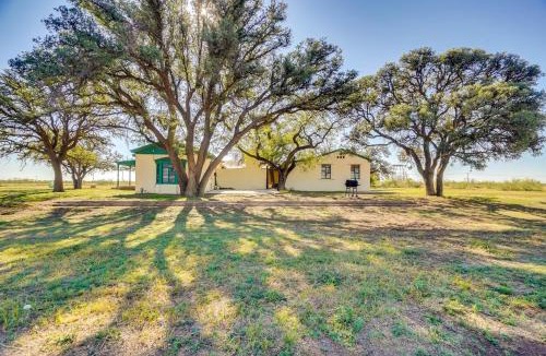 Odessa House | Secluded Ranch w/Courtyard ~ 4 Mi to Odessa!