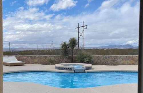Las Cruces House | Secluded Red Hawk Pool Hideout