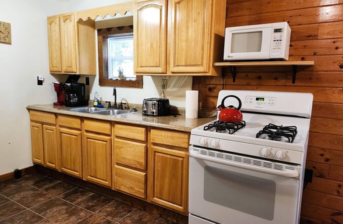 Tylersburg Cabin | Secluded Red Maple Cabin