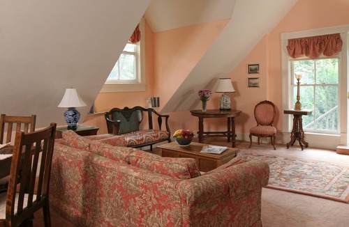 Arsenal Apartment | Secluded Retreat Near Riverwalk