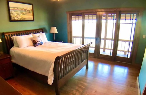 Golden House | Secluded retreat on bluff overlooking Table Rock Lake