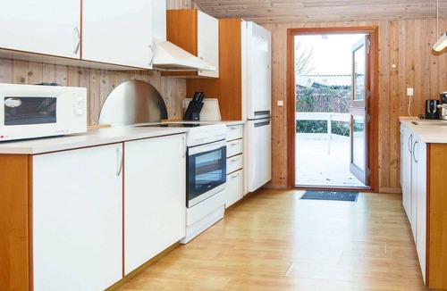 Pøt Strandby House | Secluded Retreat with Sauna