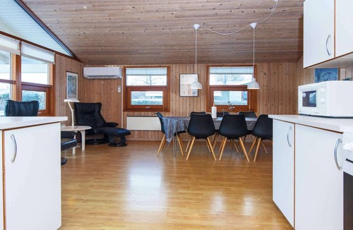 Pøt Strandby House | Secluded Retreat with Sauna