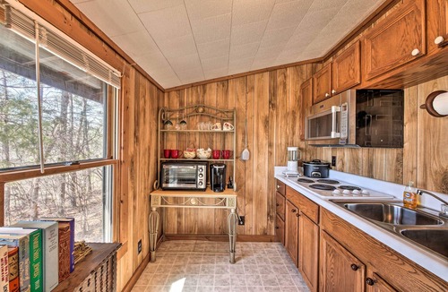 Cloudland Cabin | Secluded Ridgetop Hideaway w/Valley Views!