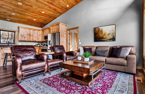 Fayetteville Cabin | Secluded Riverfront Cabin with Scenic Bluffs near Fayetteville, Arkansas